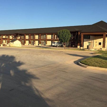 Pearsall Inn And Suites Buitenkant foto
