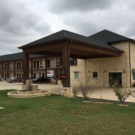 Pearsall Inn And Suites Buitenkant foto