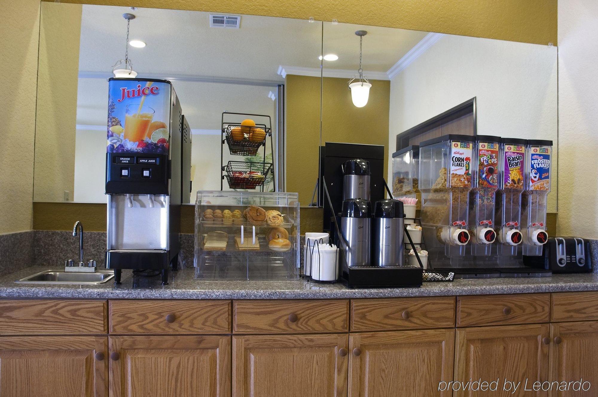 Pearsall Inn And Suites Restaurant foto