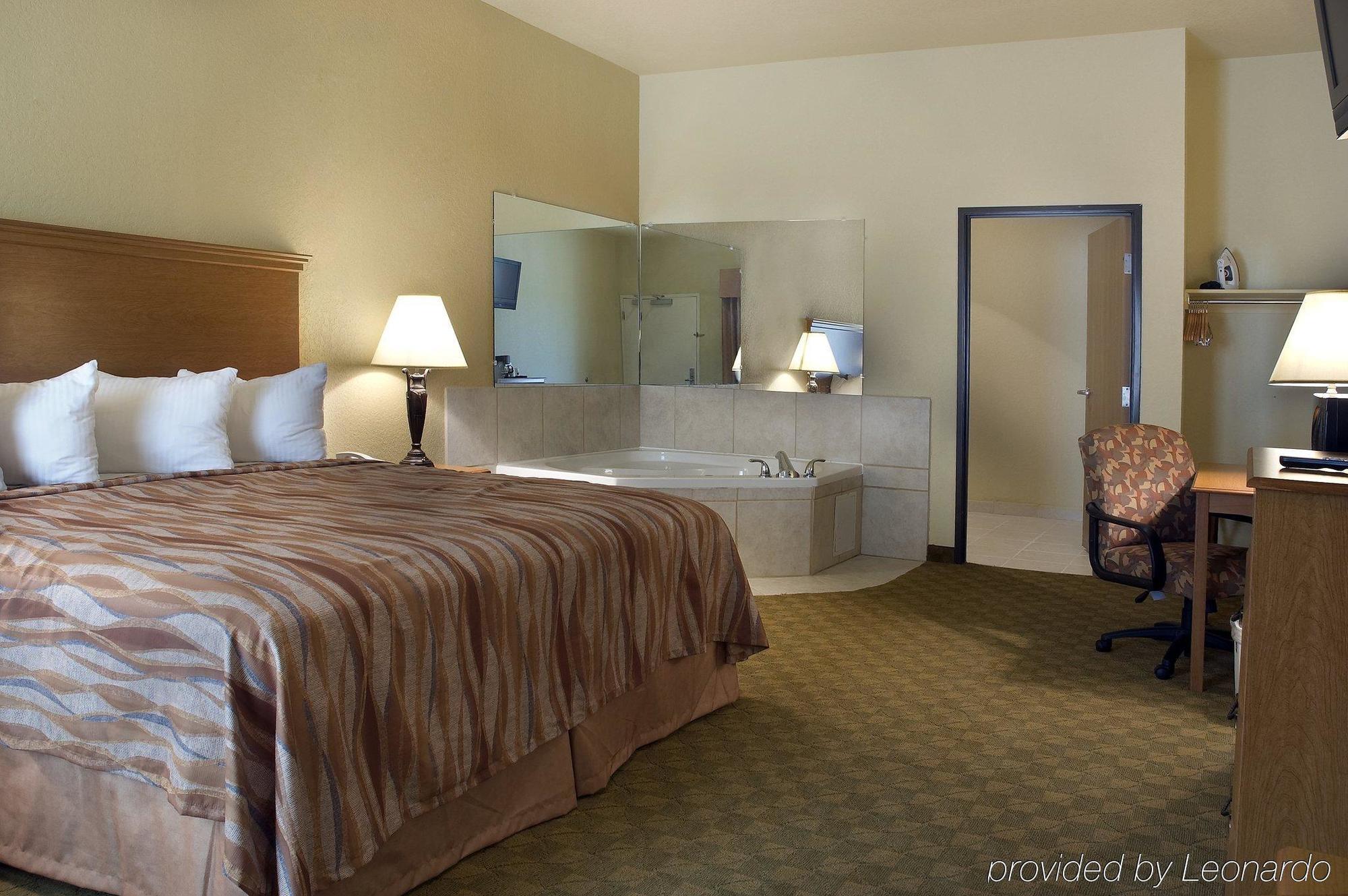 Pearsall Inn And Suites Kamer foto