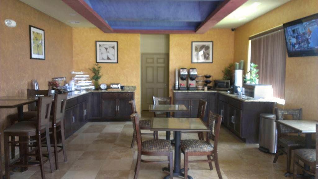 Pearsall Inn And Suites Buitenkant foto