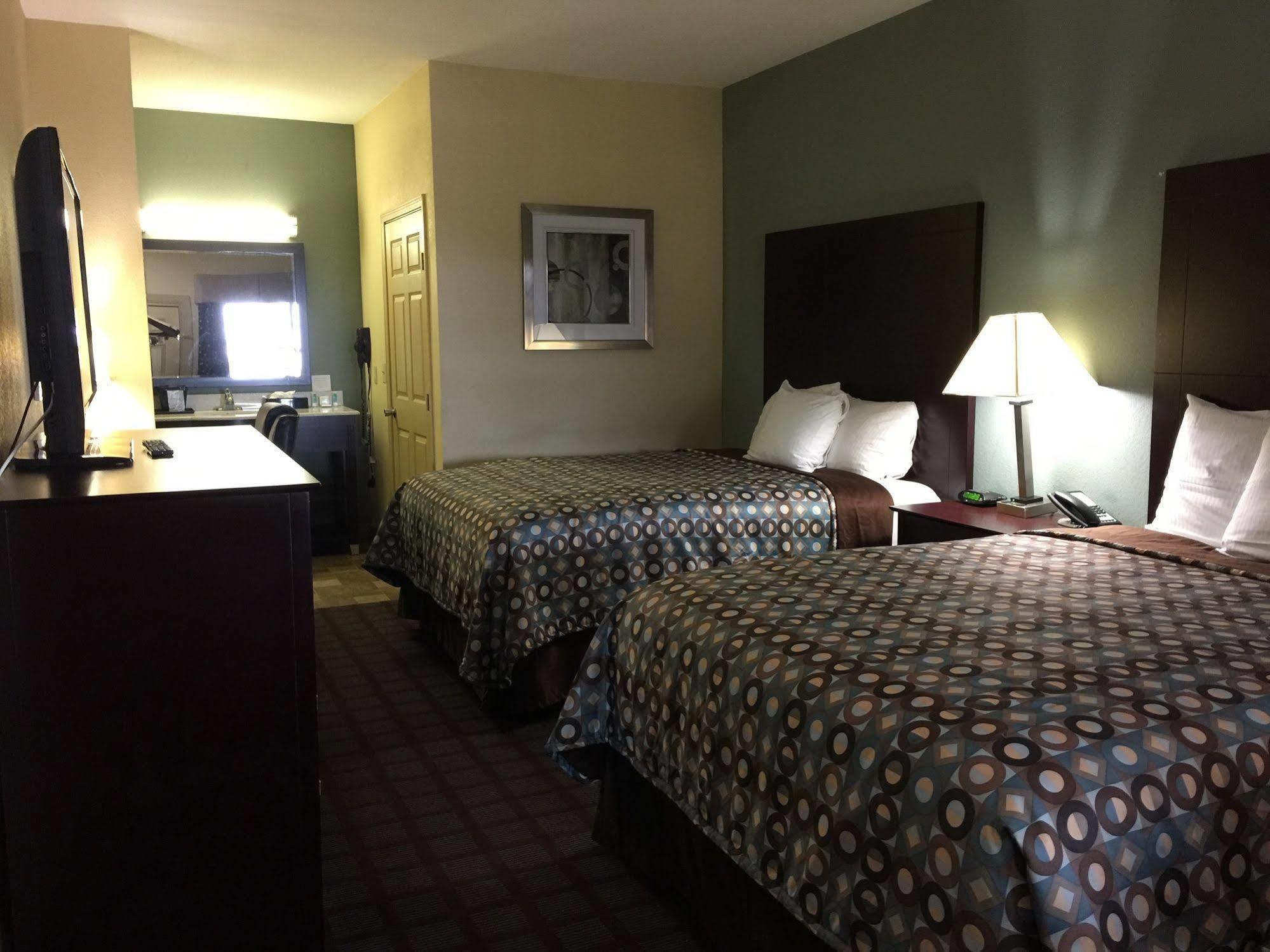 Pearsall Inn And Suites Buitenkant foto