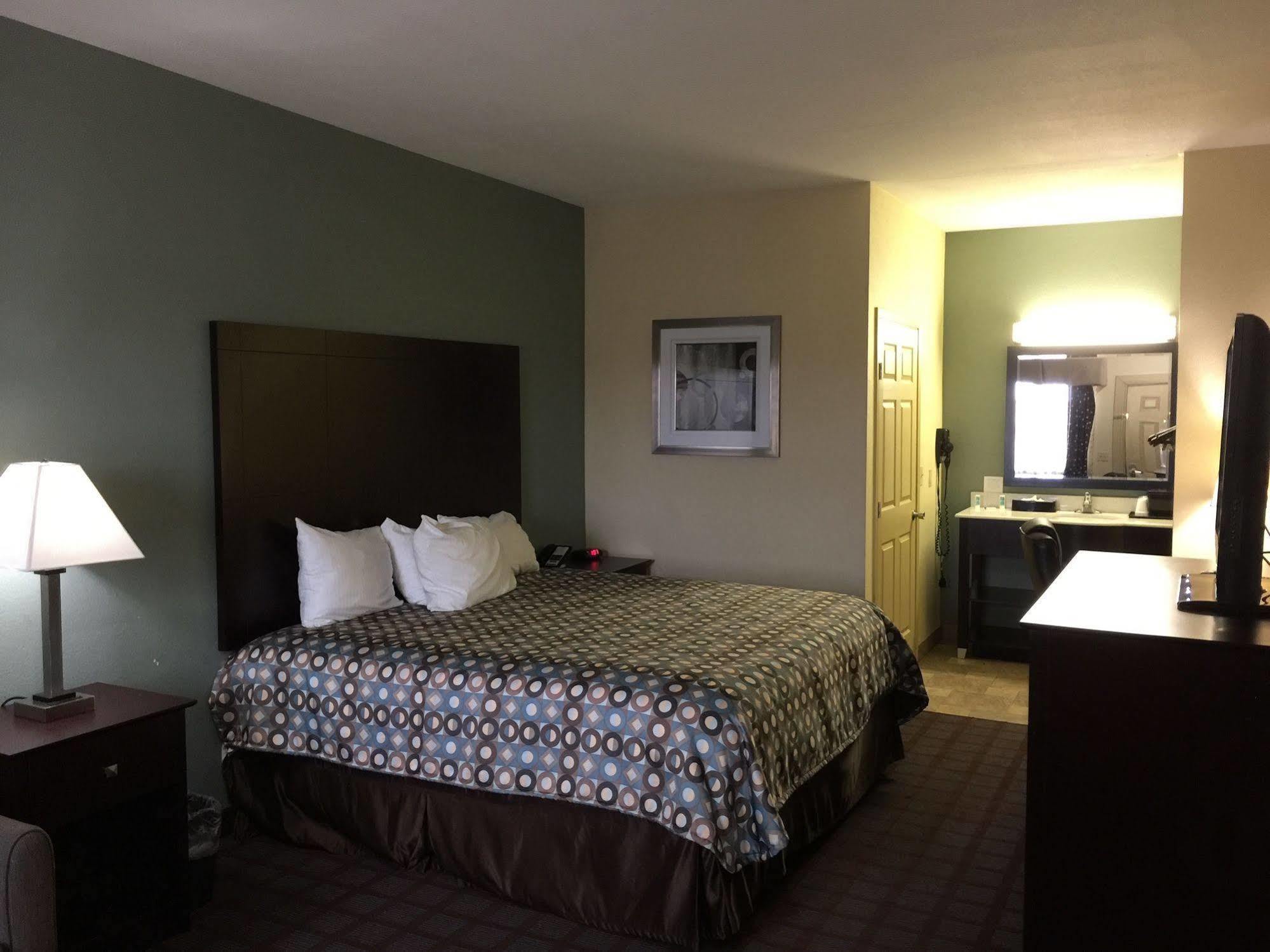 Pearsall Inn And Suites Buitenkant foto